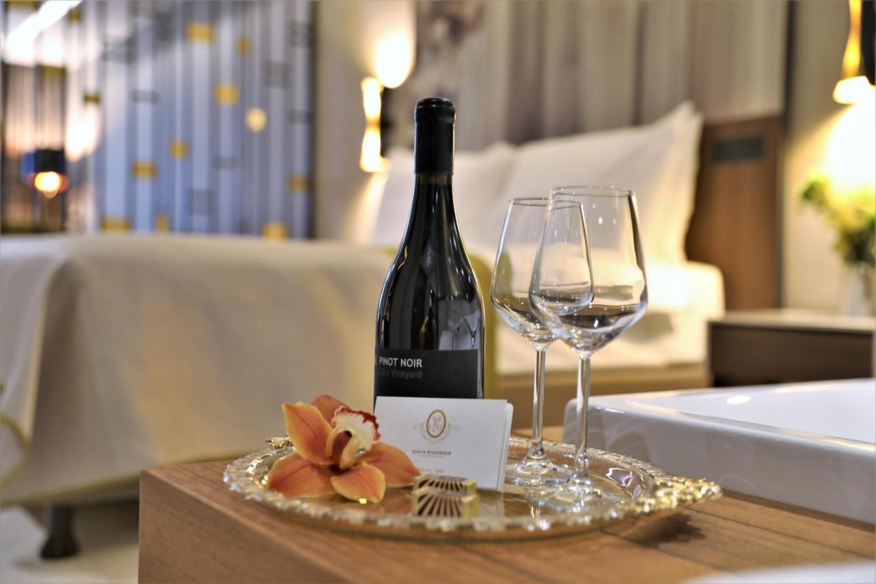 Limak Skopje Luxury Hotel Екстериор снимка A bottle of wine and a glass
