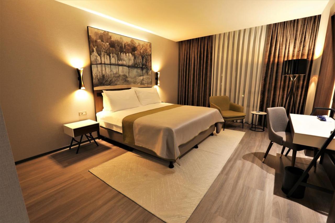 Limak Skopje Luxury Hotel Екстериор снимка A bedroom