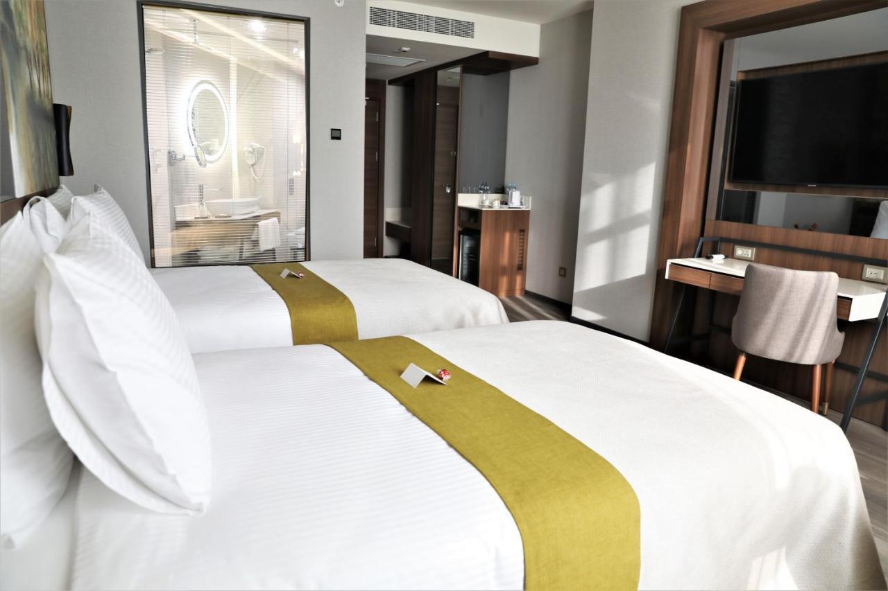 Limak Skopje Luxury Hotel Екстериор снимка A room at the hotel
