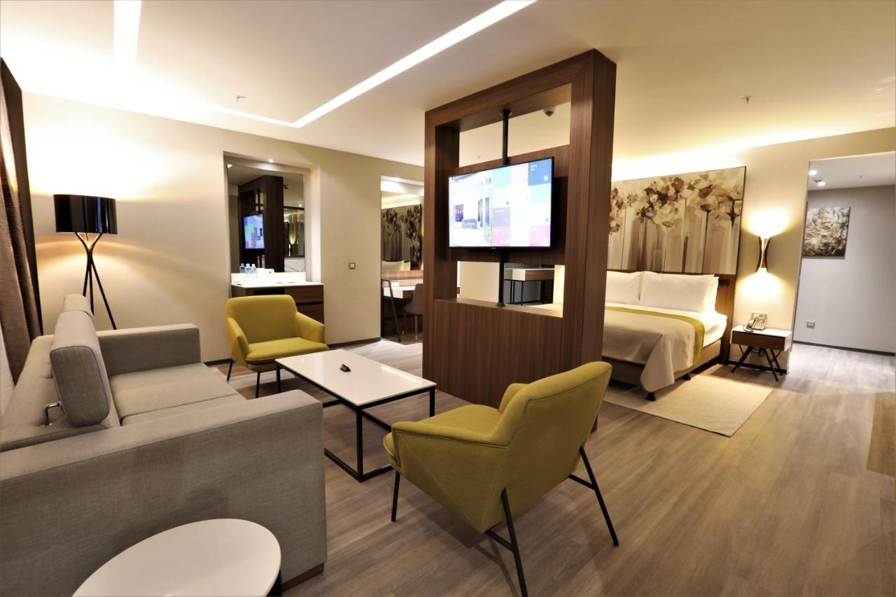 Limak Skopje Luxury Hotel Екстериор снимка A suite at the hotel