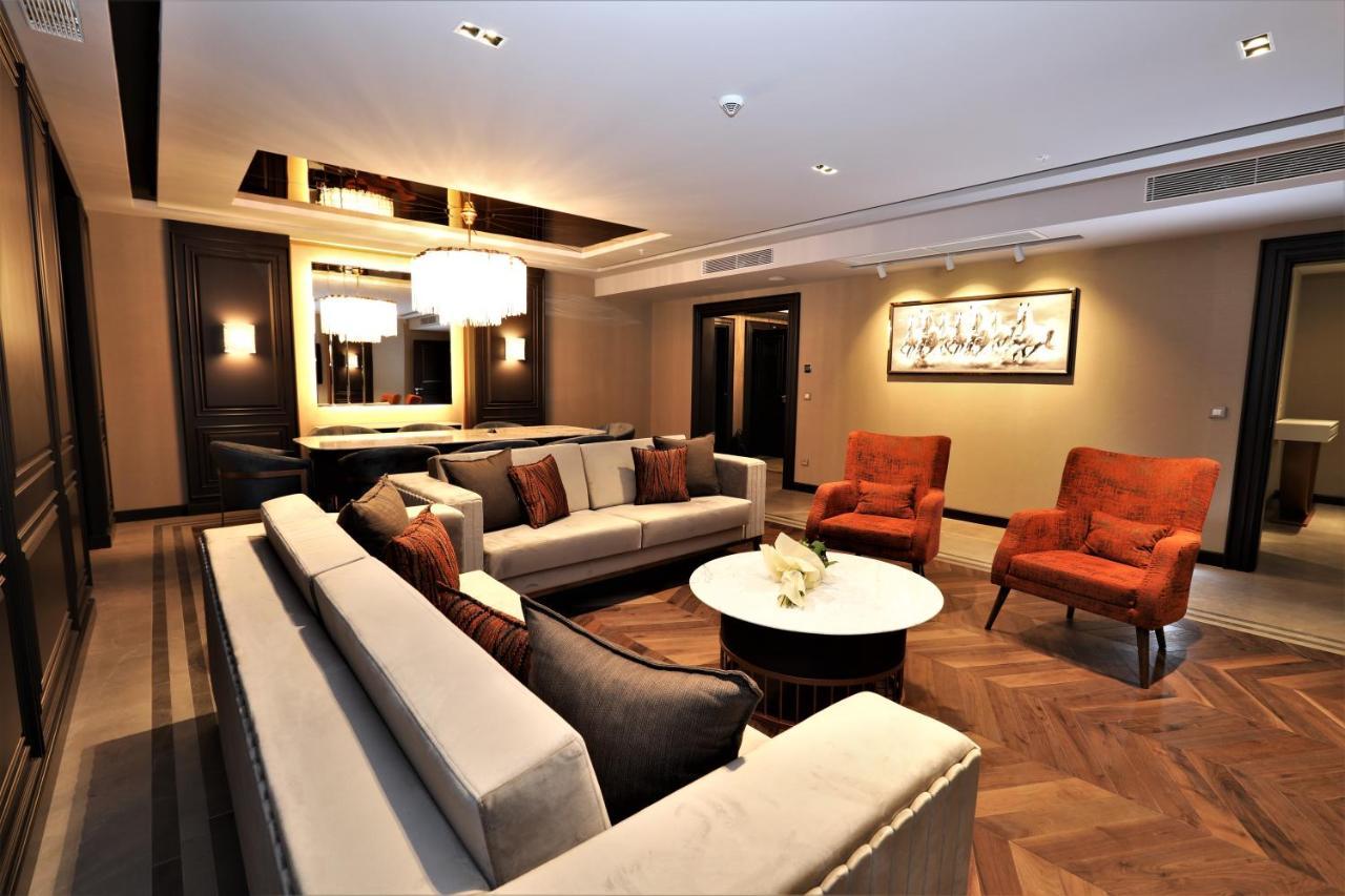 Limak Skopje Luxury Hotel Екстериор снимка The interior of the club lounge at the airport