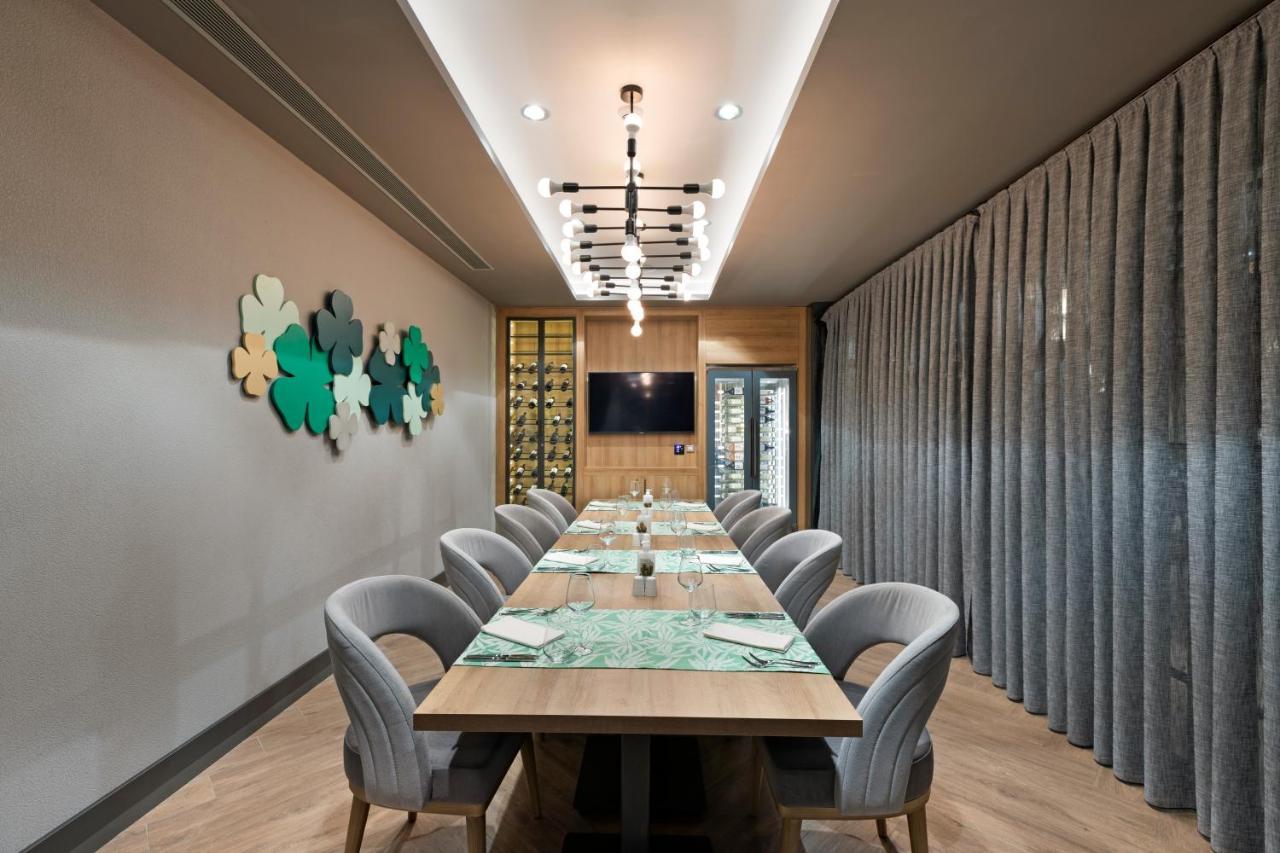Limak Skopje Luxury Hotel Екстериор снимка Private dining room at the restaurant